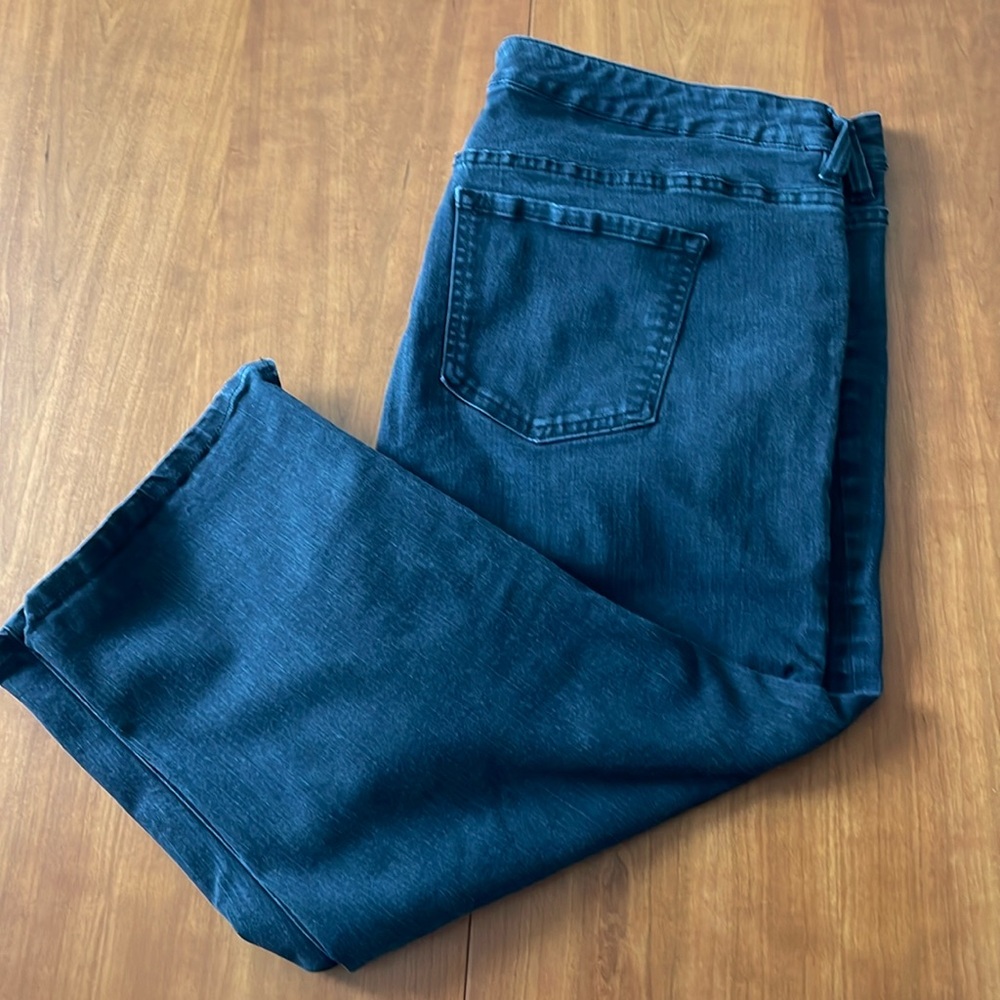Avenue Black Denim Capri women’s size 22